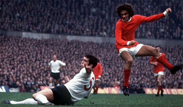 她在果岭上 她在果岭上